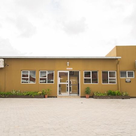 Ekamuti Town Lodge Oniihandi Eksteriør bilde