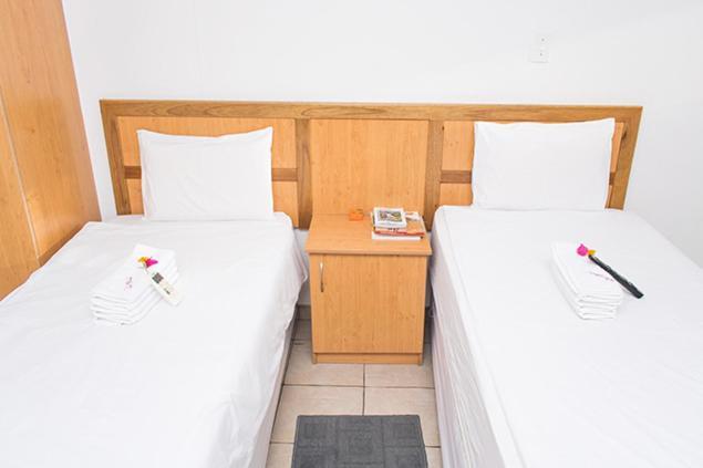 Ekamuti Town Lodge Oniihandi Eksteriør bilde